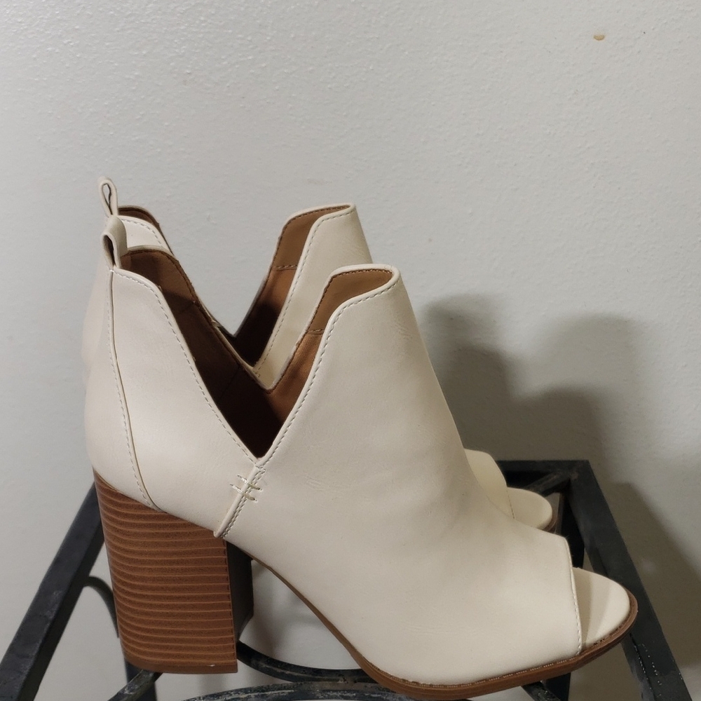 NWOB Women's Size 9 Pink Lily Elegant Cream Beth Peep-Toe Ankle Boots